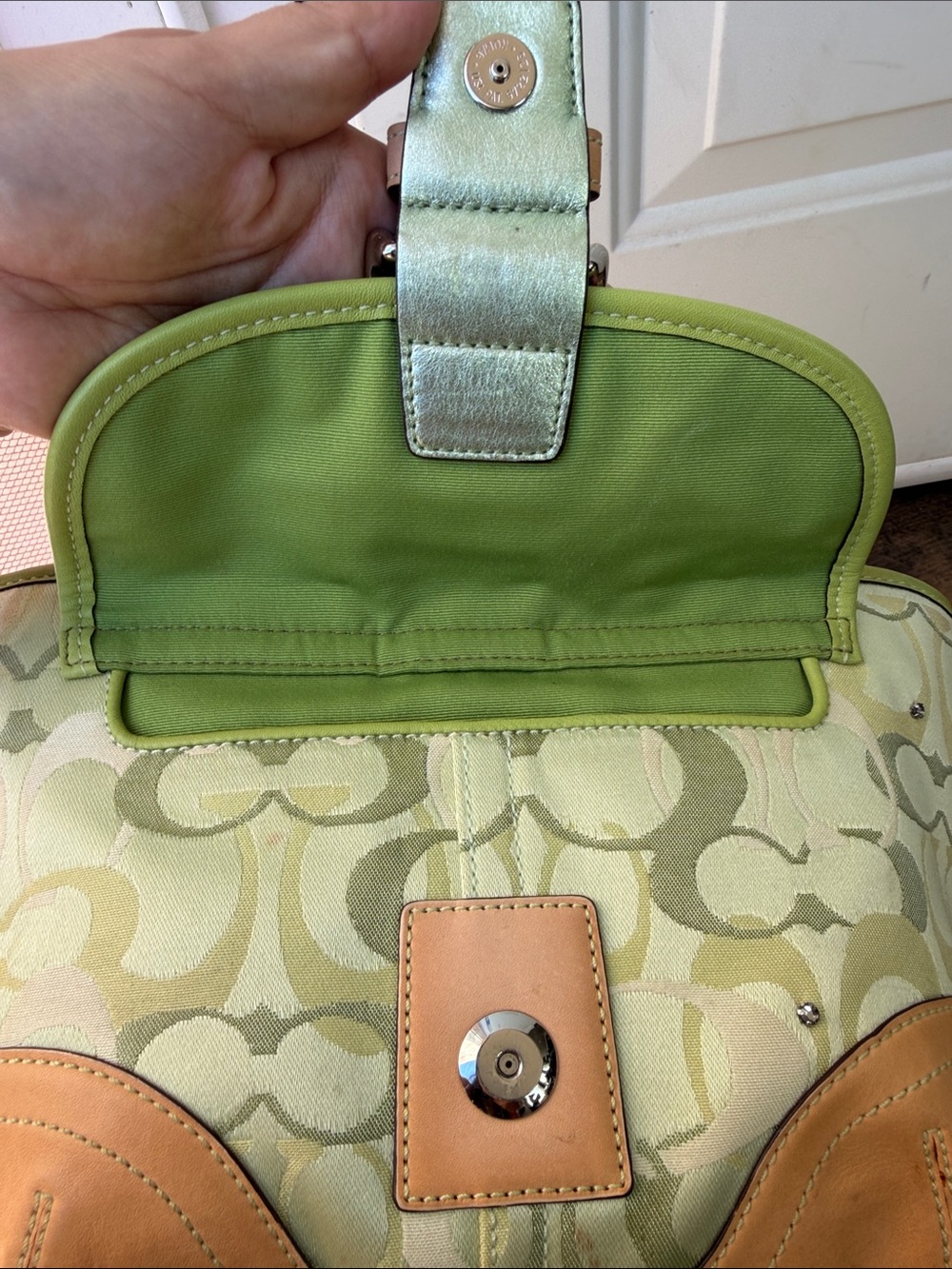 RARE 2004 Coach 5621 Soho Signature Optic Ladybug Tote Green Y2K🐞💚 - Picture 8 of 17